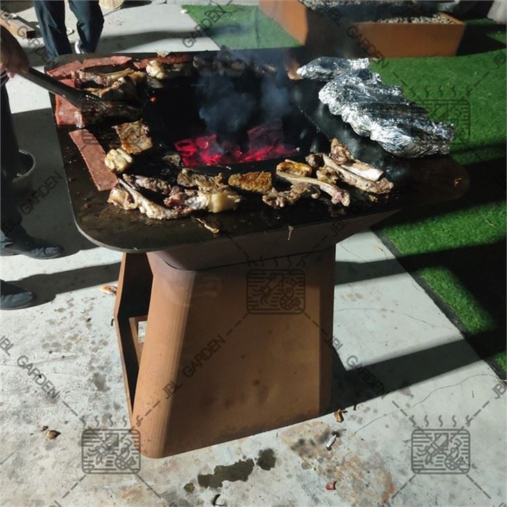 Corten Fire Pit Paljenje ugljena