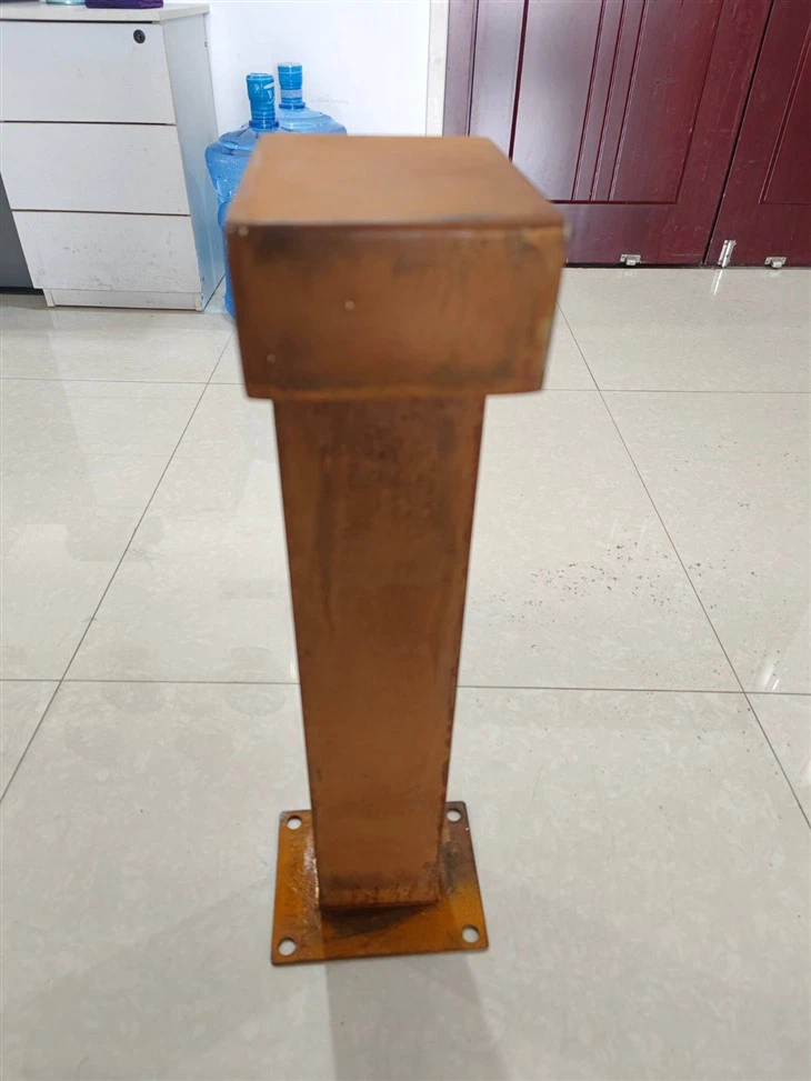 Wind-Resistant And Dust-Proof Lamp Post, Lighting Up Outdoor Spaces.
